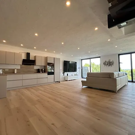 Wellness-villa Am Nuerburgring Mit Pool, Sauna Und Eifelpanorama Вилла